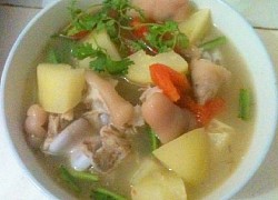 Canh đu đủ xanh hầm móng giò