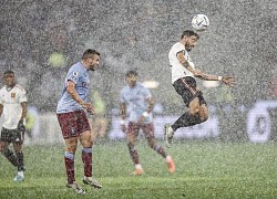 Man United phải thi đấu trên sân 'ruộng' ở Australia