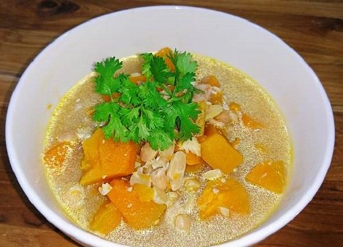 Cách nấu canh bí đỏ chay ngon với đậu phộng, nước cốt dừa