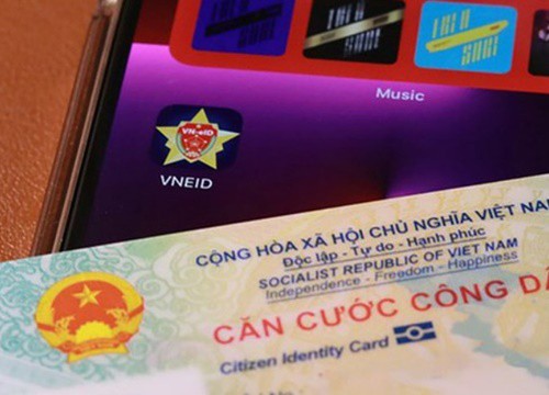 Có tài khoản định danh điện tử, có cần mang thẻ CCCD gắn chip nữa không?