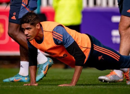 Varane nguy cơ trở thành cú lừa với MU