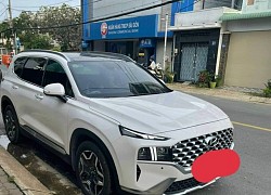 Hyundai SantaFe cũ đã đi 13.000 km bán đắt hơn xe mới