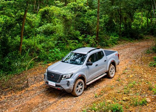 Đánh giá Nissan Navara 2022: Động cơ, lốp mới thay đổi hẳn trải nghiệm lái