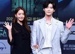 Lee Jong Suk từng gây bão khi thốt lên 1 câu nhận xét về Yoona giữa lễ trao giải, khiến người đẹp không khỏi ngượng cười