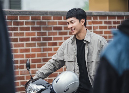 Màn ảnh Hàn tháng 7: Ji Chang Wook và Lee Seung Gi cạnh tranh, ai sẽ giành chiến thắng?