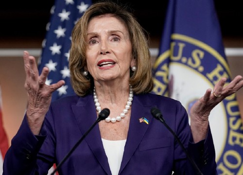 Máy bay chở Chủ tịch Hạ viện Mỹ Nancy Pelosi hạ cánh xuống Đài Loan