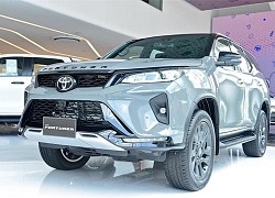 Ngắm Toyota Fortuner phiên bản kỷ niệm 60 năm với màu siêu hiếm