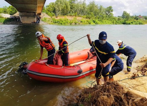 Quảng Trị: Vớt được thi thể nạn nhân 21 tuổi nhảy cầu sông Hiếu