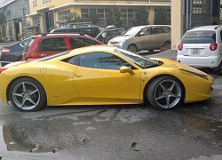 Xót xa Ferrari 458 bị bỏ xó tại Hà Nội - Siêu xe ao ước của nhiều người bị đóng bụi dày đặc, nằm trong một góc garage