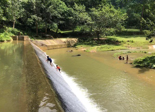 Khám phá vẻ đẹp hoang sơ của hang cá thần Văn Nho