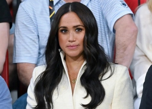 Meghan Markle lại kể xấu Hoàng gia Anh