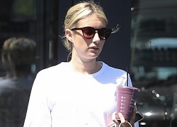 Emma Roberts để mặt mộc xinh đẹp ra phố