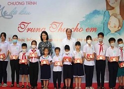 Tặng quà Trung thu cho trẻ mồ côi Đà Nẵng