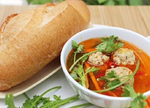 Bánh mì xíu mại thơm nức đánh thức buổi sáng