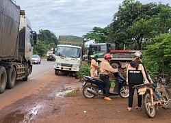 Bình Phước: Xe tải cuốn xe máy vào gầm khiến 1 phụ nữ tử vong