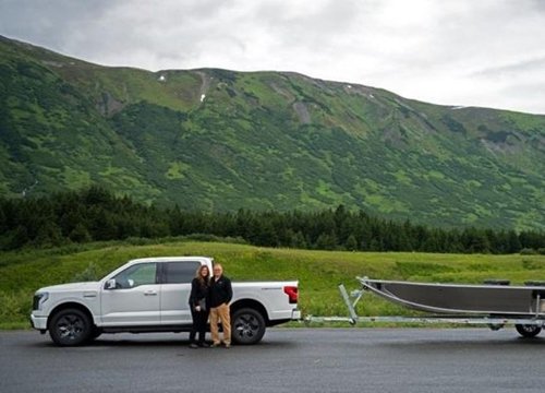 Ford F-150 Lightning cháy hàng