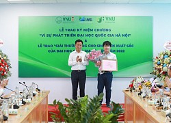 Chàng trai 'vàng' Olympic Toán quốc tế nhận học bổng khoa học cơ bản của ĐHQGHN