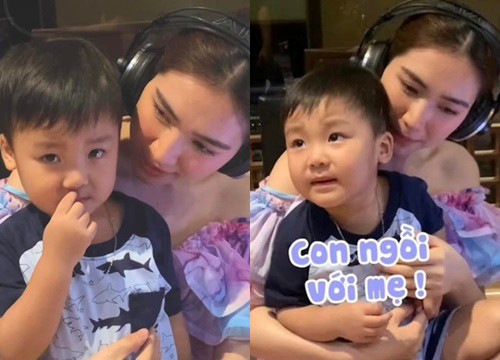 Hòa Minzy đi làm mang theo con trai, bé Bo không chịu rời mẹ