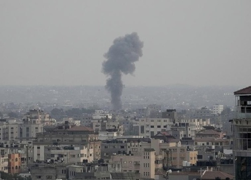 Israel không kích vào Gaza, 10 người chết