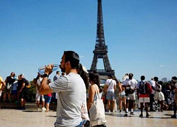 Nắng nóng phơi bày thực trạng thiếu cây xanh ở Paris