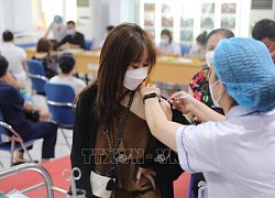 Tăng tốc tiêm vaccine COVID-19 khi kháng thể bảo vệ giảm theo thời gian