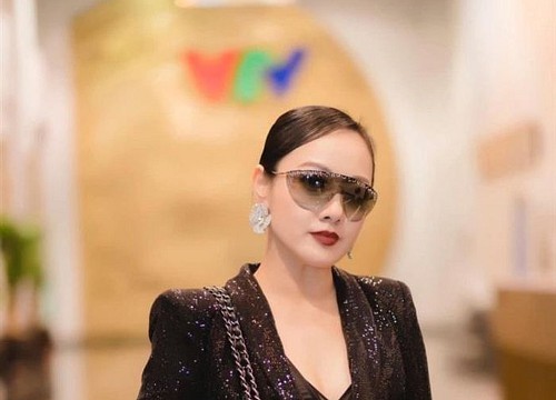 Thử sức với gu make up mới, ai nhận được ra BTV Hoài Anh?