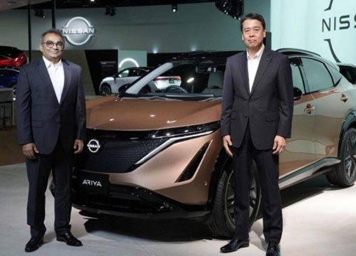 Xe điện Nissan Ariya xuất hiện trên phố, chuẩn bị ra mắt