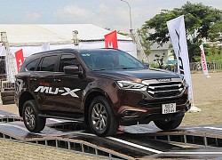 Vừa ra mắt Việt Nam, Isuzu mu-X 2022 "đại hạ giá" tới 55 triệu đồng