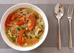 Cách nấu canh giá đỗ cà chua đơn giản, thanh mát cho ngày nóng