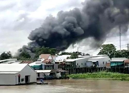 An Giang: Hỏa hoạn thiêu rụi ba căn nhà