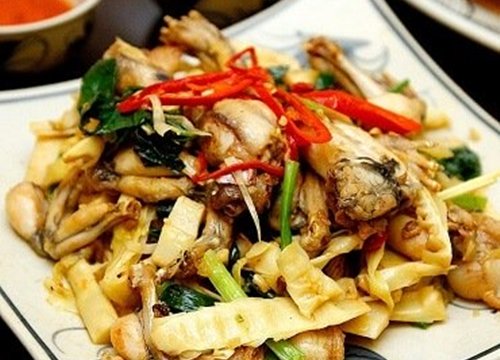 Bữa cơm thêm ngon miệng với cách làm ếch xào măng chua đơn giản