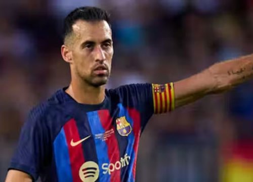 Busquets đồng ý giãn nợ lương để giúp Barca