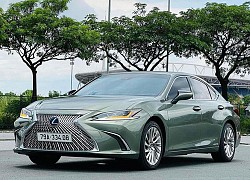 Lexus ES 300h màu độc "siêu lướt" rao bán gần 3 tỷ ở Khánh Hoà