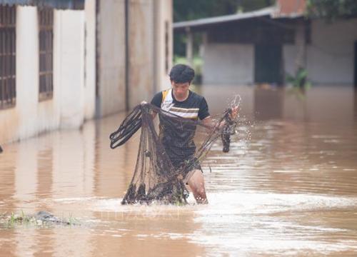 Mưa lớn gây ngập lụt diện rộng tại các tỉnh Trung và Nam Lào