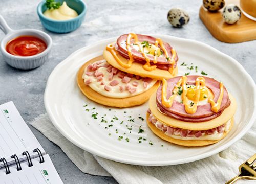 Pancake jambon trứng cút