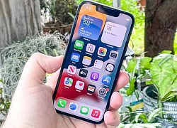 Rẻ tới mấy cũng không nên mua iPhone 13 lúc này