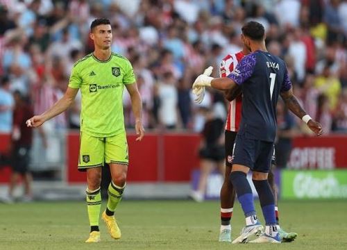 Ronaldo bỏ vào đường hầm sau trận thua 0-4