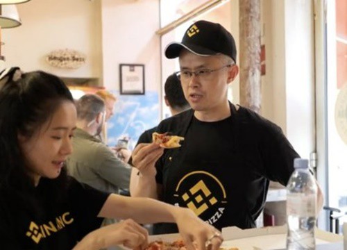 Vài ngày sau khi đăng tweet "Lại nghèo", CEO Binance CZ bị bắt gặp làm shipper giao pizza: Chuyện gì đang xảy ra?