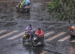 Bắc Bộ và Trung Bộ có mưa rào ngắt quãng