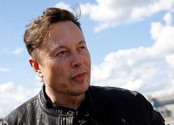 Elon Musk lại gây 'bão' khi thông báo mua lại đội bóng Man Utd