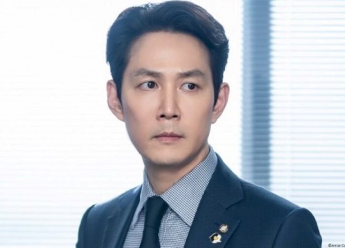 Lee Jung Jae không phẫu thuật dù bị chấn thương trong 2 năm