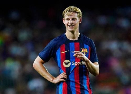 Lineker: 'Barca đối xử với De Jong như miếng thịt'