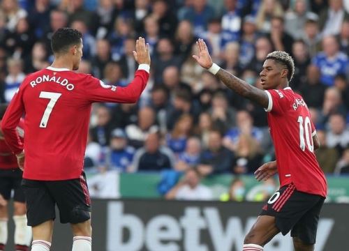 Rooney khuyên MU cho Ronaldo, Rashford dự bị