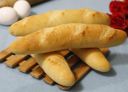 Bánh mì que đặc ruột thơm bơ ăn sáng ngon bá cháy