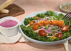 Cách làm salad cá hồi sốt thanh long thanh mát, ngon mới lạ