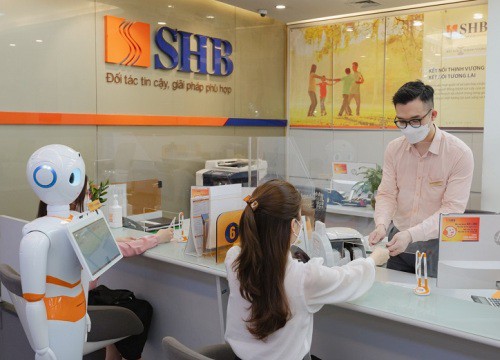 Choáng với số tiền người dân mang gửi tiết kiệm ngân hàng lấy lãi mỗi ngày