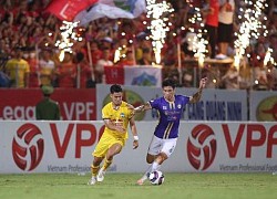 Đẳng cấp 'kim chi' & nụ cười Văn Hậu