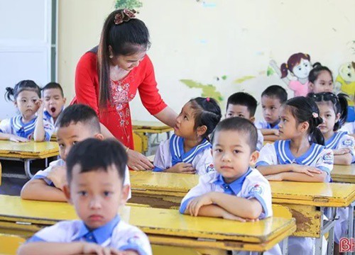 Học sinh lớp 1 ở Hà Tĩnh náo nức ngày tựu trường