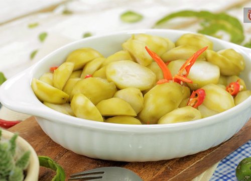 Làm cóc ngâm chua ngọt giòn tan ăn miếng nào là mê miếng đấy