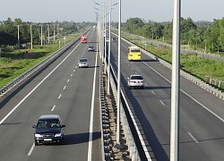 Mức phạt lỗi đi lùi trên cao tốc mà lái xe cần biết